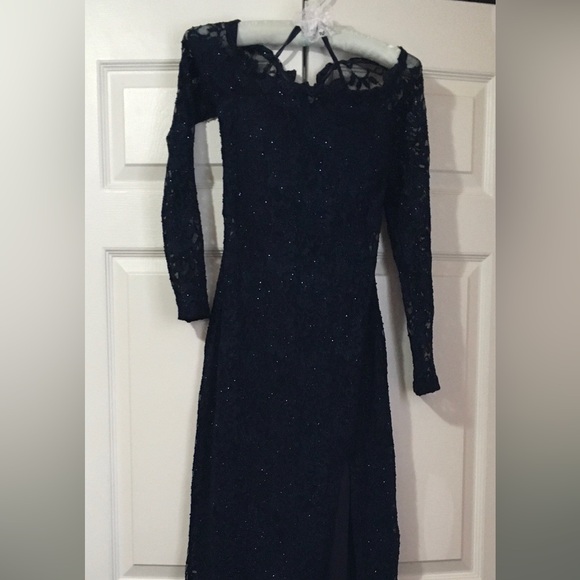 Stunning Lace Gown, Midnight Blue Off the Shoulder, NWT. Le Chateau. US4-6. - Picture 1 of 10